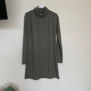 BP (Nordstrom teen) size small. Green turtle neck long sleeve dress